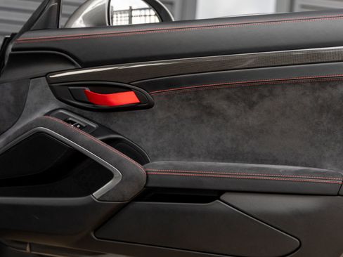 Certified 2016 Porsche Cayman GT4 RWD image 41