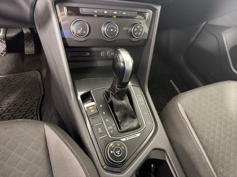 Used 2018 Volkswagen Tiguan S w/ 3rd Row Seat Package AWD/4WD image 18