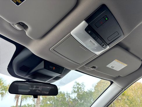 Used 2022 Nissan Rogue SV image 34