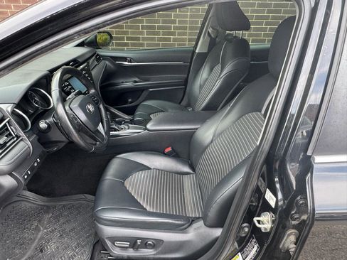 Used 2020 Toyota Camry SE image 5