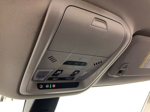 Used 2020 Buick Enclave Essence image 17