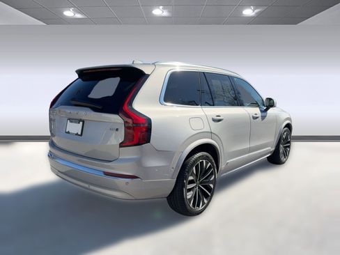 Certified 2025 Volvo XC90 B5 Plus image 9