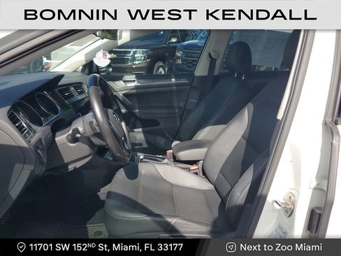 Used 2018 Volkswagen Golf SE image 23