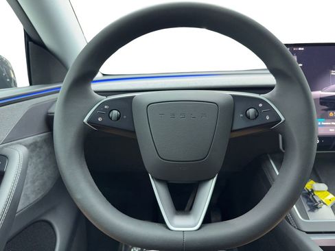 Used 2026 Tesla Model Y 2WD image 21