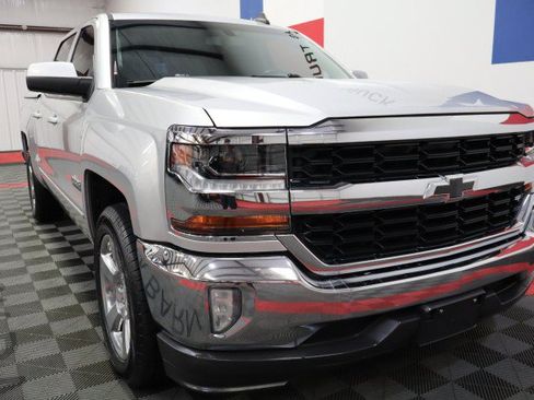 Used 2018 Chevrolet Silverado 1500 LT w/ Texas Edition RWD image 16