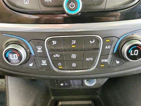 Used 2023 Chevrolet Traverse LT FWD image 30