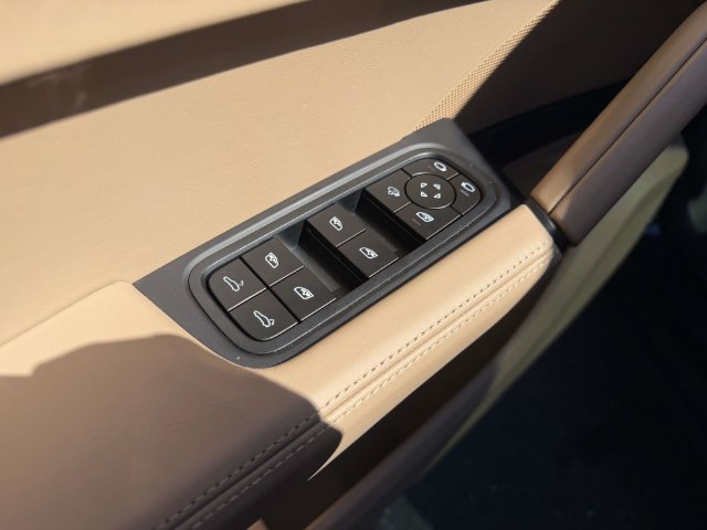 Used 2026 Porsche Cayenne S AWD/4WD image 24