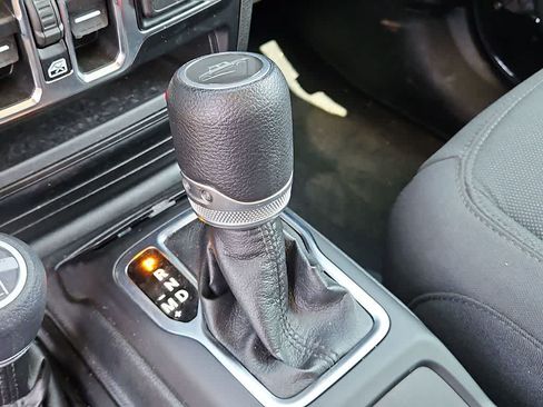 Used 2022 Jeep Gladiator Sport AWD/4WD image 21