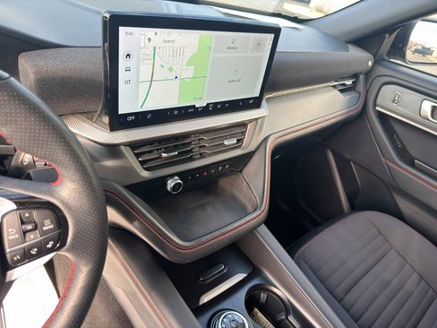 Used 2025 Ford Explorer ST-Line image 9