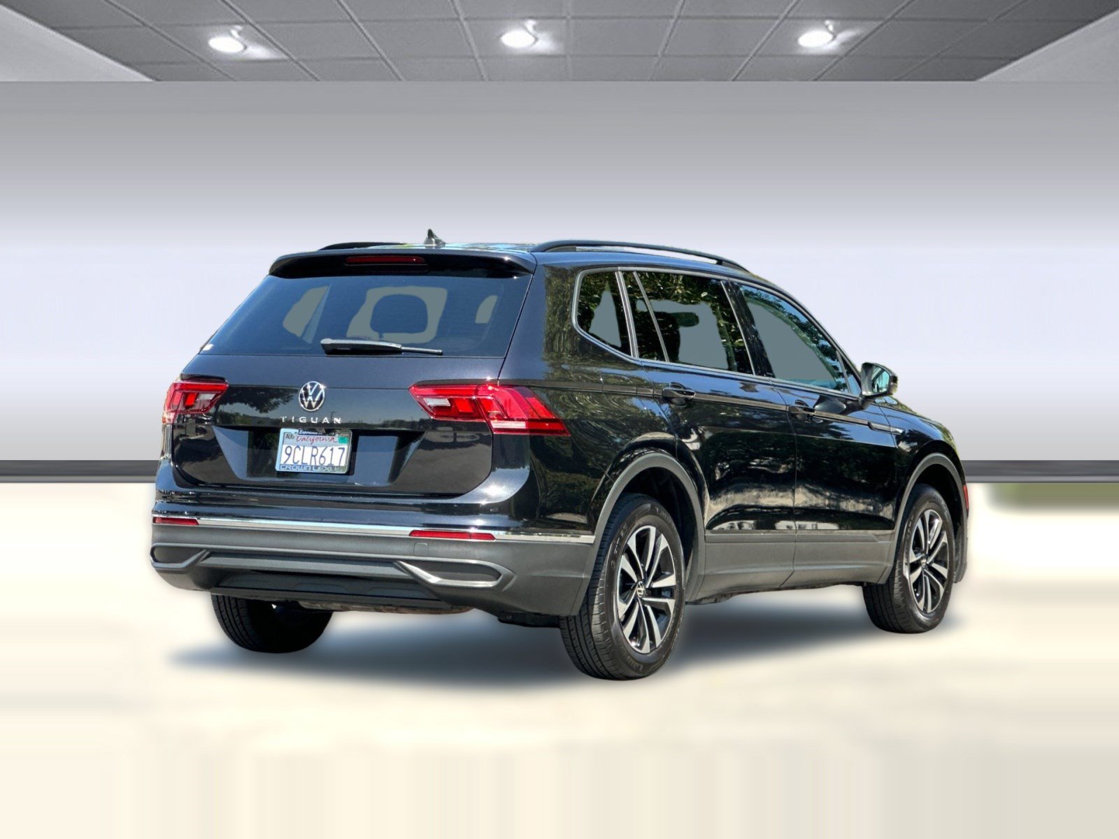 Used 2022 Volkswagen Tiguan S FWD image 9