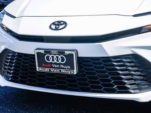 Used 2025 Toyota Camry SE image 8