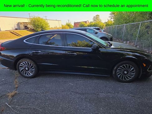 Used 2023 Hyundai Sonata Limited w/ Cargo Package FWD image 3