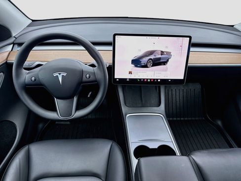 Used 2025 Tesla Model Y Long Range RWD image 15