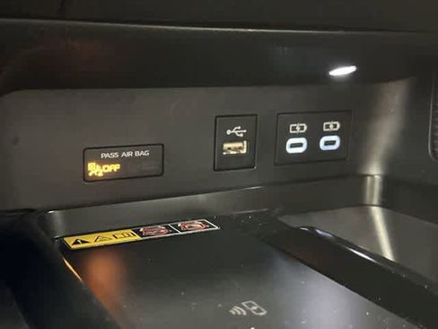 Used 2025 Toyota Camry SE image 25