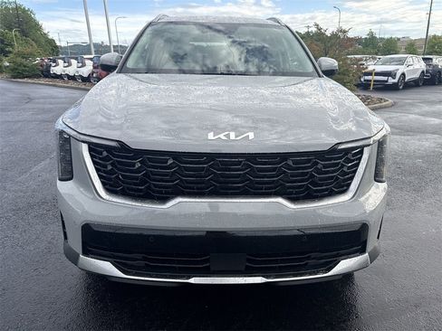 New 2025 Kia Sorento S image 2