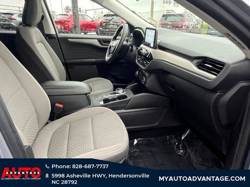 Used 2022 Ford Escape SE image 24
