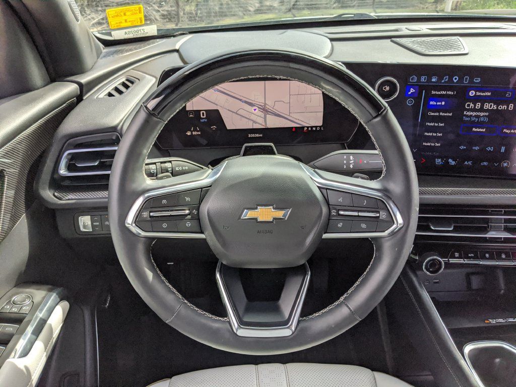 Used 2025 Chevrolet Traverse High Country FWD image 9