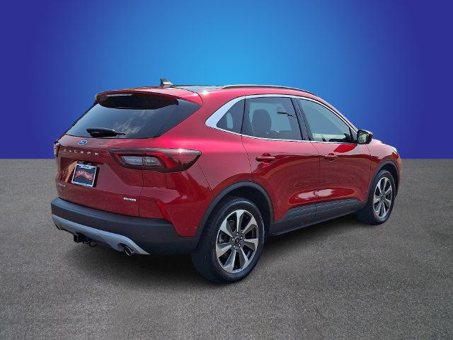 Used 2023 Ford Escape Platinum w/ Premium Technology Package AWD/4WD image 4