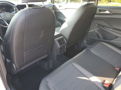 New 2026 Volkswagen Taos SE image 11