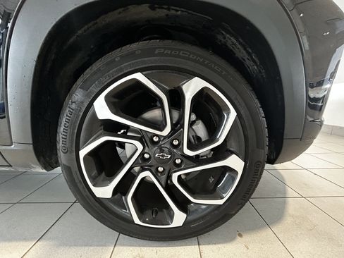 Used 2025 Chevrolet Trax RS FWD image 9