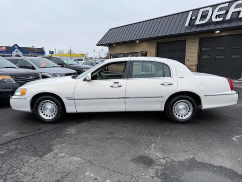 Used 2000 Lincoln Town Car Executive image 8