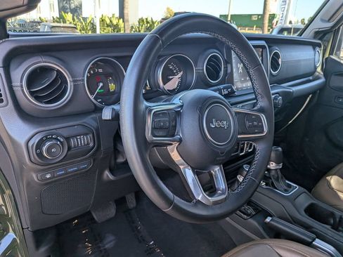 Used 2022 Jeep Wrangler Unlimited Sahara AWD/4WD image 14
