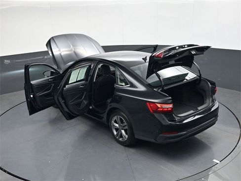 Used 2024 Volkswagen Jetta SE image 38