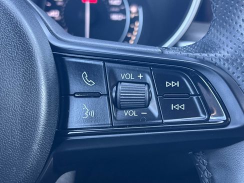 Used 2023 Alfa Romeo Stelvio Ti AWD/4WD image 10