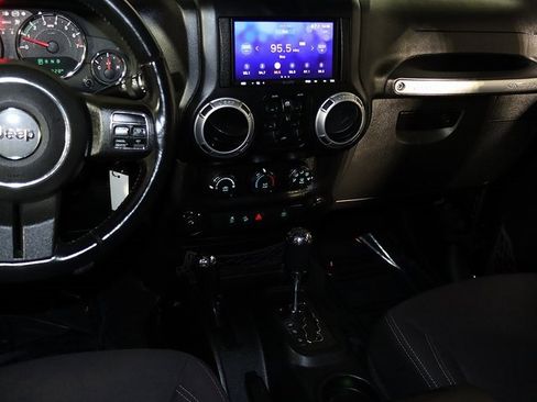 Used 2015 Jeep Wrangler Unlimited Sahara image 17