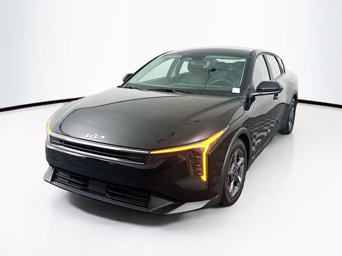 Used 2025 Kia K4 FWD image 3
