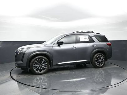 New 2026 Nissan Pathfinder Platinum w/ Accent Package