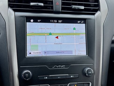 Used 2019 Ford Fusion SE image 9