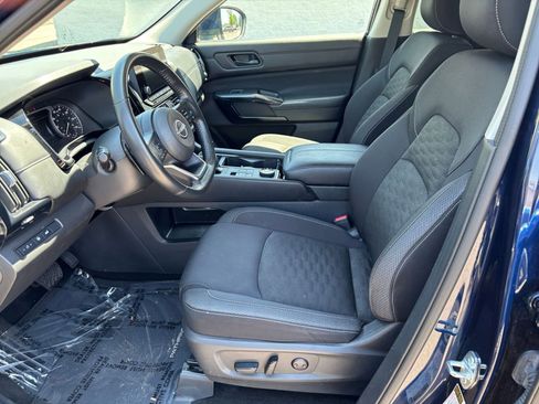 Used 2025 Nissan Pathfinder SV AWD/4WD image 30