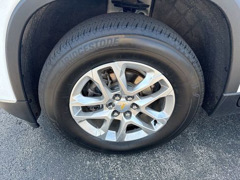 Used 2021 Chevrolet Traverse LT AWD/4WD image 23