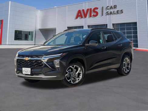 Used 2025 Chevrolet Trax LT w/ LT Convenience Package image 1