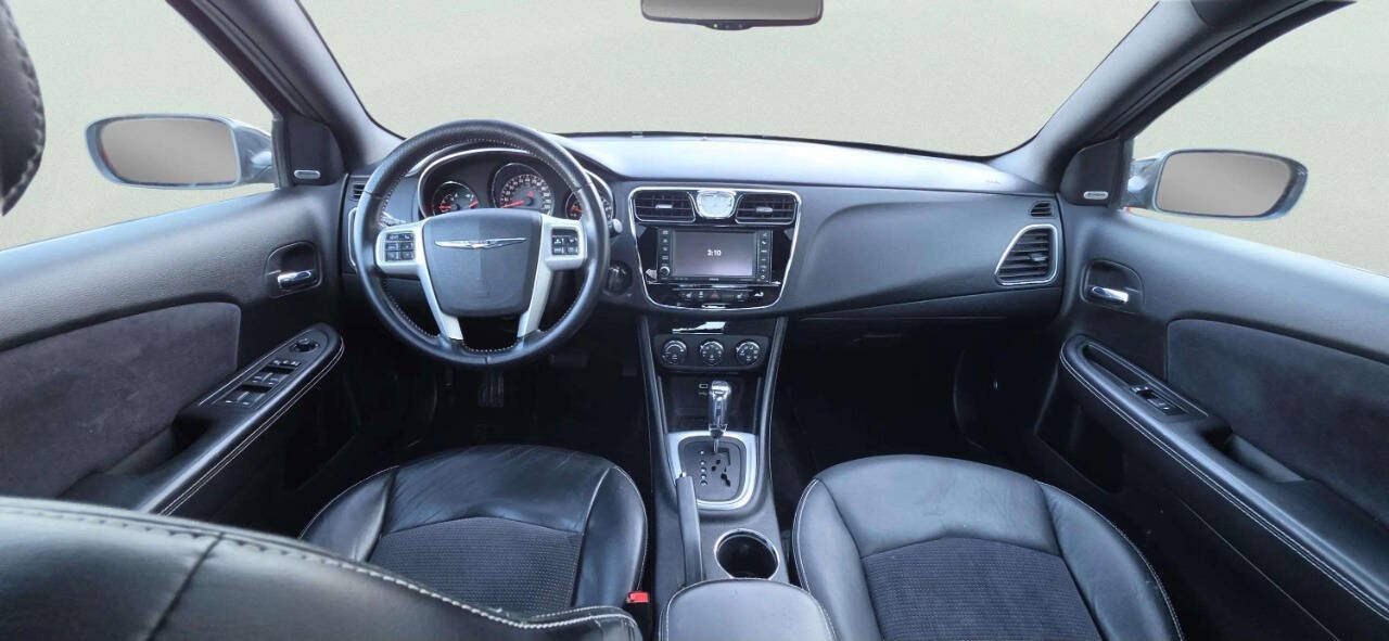 Used 2011 Chrysler 200 S FWD image 7