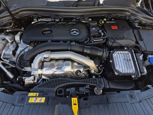 Used 2025 Mercedes-Benz GLA 250 image 11