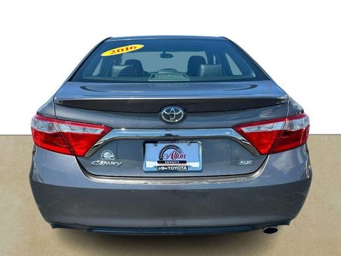 Used 2016 Toyota Camry SE FWD image 5