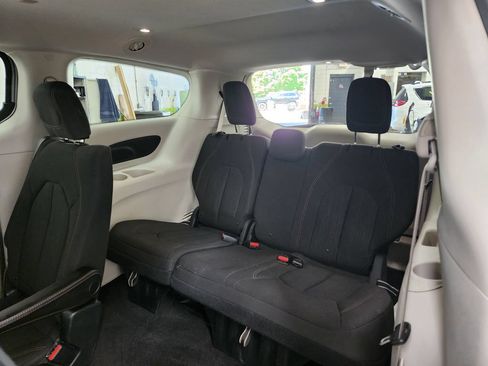 Used 2018 Chrysler Pacifica Touring Plus FWD image 25
