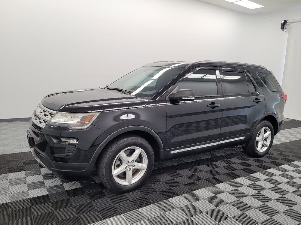 Used 2019 Ford Explorer XLT w/ Equipment Group 202A FWD image 2