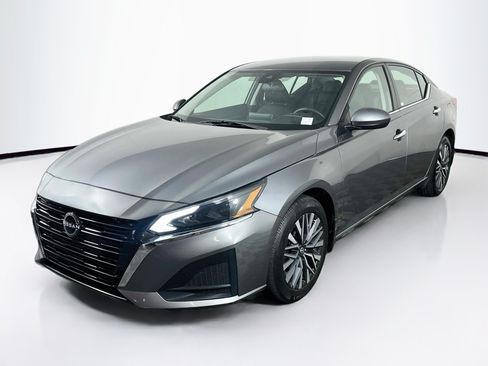 Used 2023 Nissan Altima 2.5 SV AWD/4WD image 3