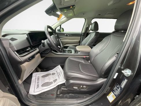 Certified 2025 Kia Carnival EX FWD image 12
