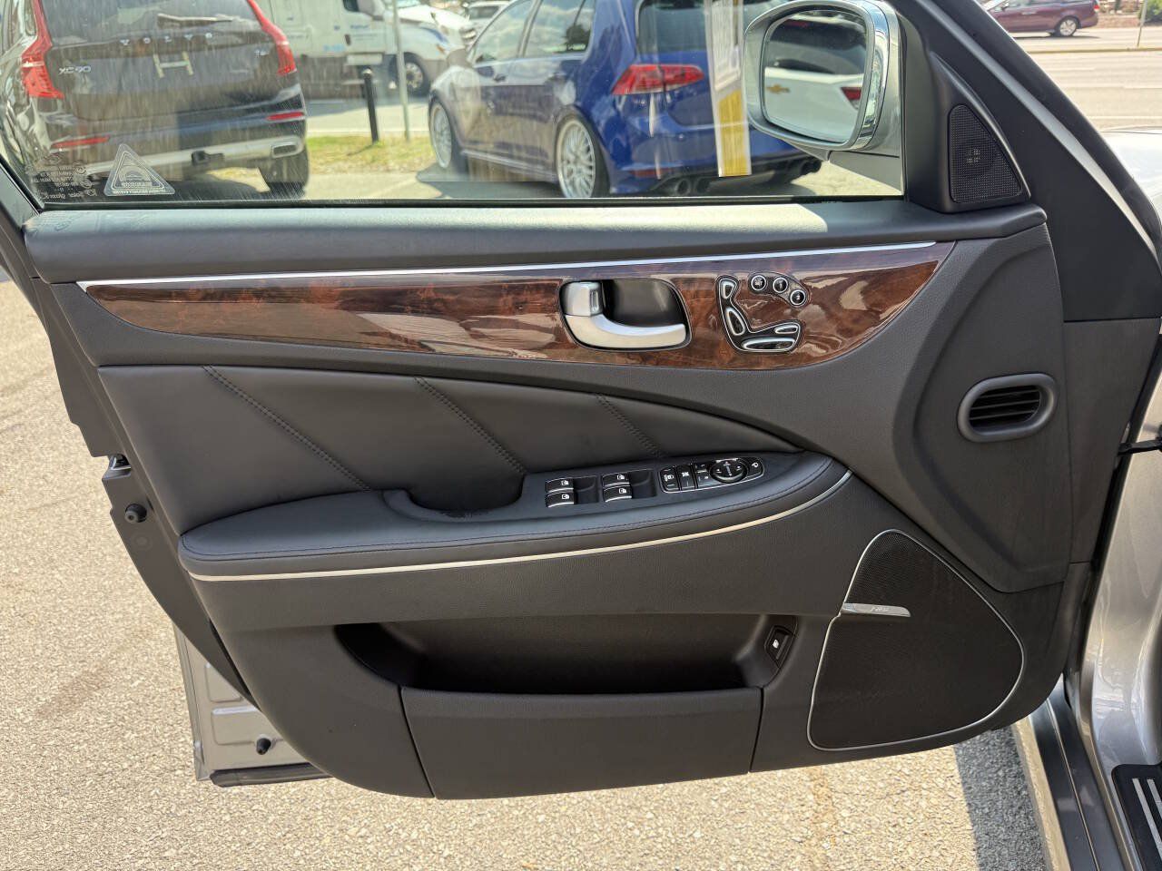 Used 2012 Hyundai Equus Signature RWD image 25