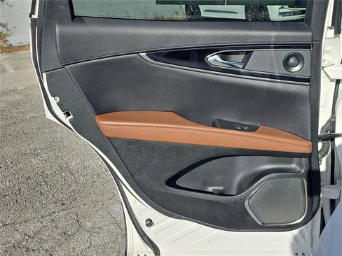 Used 2022 Lincoln Nautilus Reserve w/ Equipment Group 201A image 11