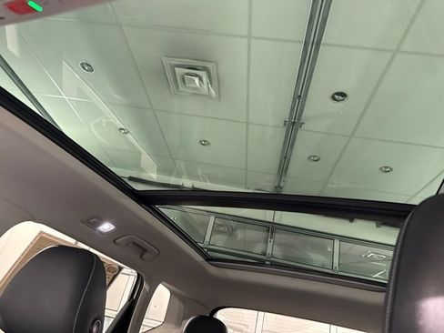 Used 2024 Volkswagen Taos SE w/ Panoramic Sunroof Package AWD/4WD image 20