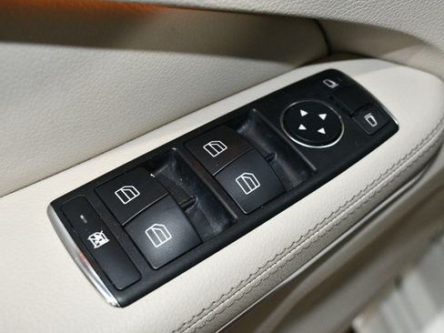 Used 2014 Mercedes-Benz E 350 4MATIC Sedan image 40