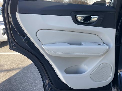 Used 2023 Volvo XC60 B5 Ultimate w/ Climate Package image 11