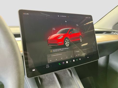 Used 2024 Tesla Model Y Long Range AWD/4WD image 14