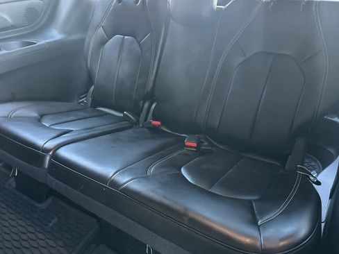 Used 2025 Chrysler Pacifica Select w/ Uconnect Theater Family Group image 15
