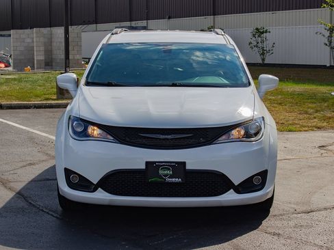 Used 2020 Chrysler Pacifica Touring-L Plus w/ S Appearance Package FWD image 2